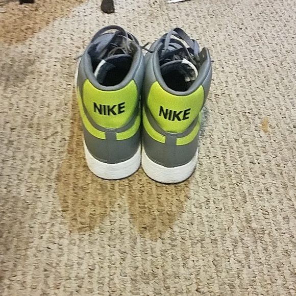 Nike shoe - Picture 3 of 4